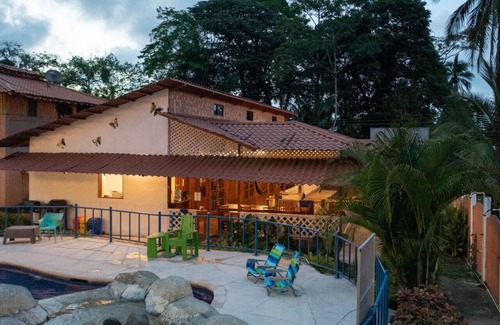 Manzanillo House | 100m to Beach | Local Vibes | Pool | Sleeps 6