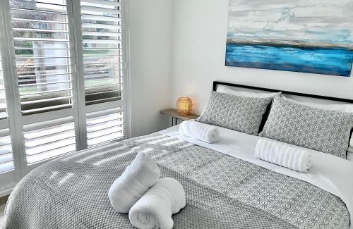 Surfside House | 100m to Beach&Shop Spacious Pristine One Story Family Home