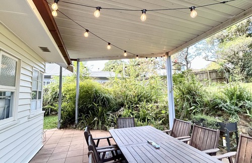 Woombye House | 100m to town, 15 minutes to beach!