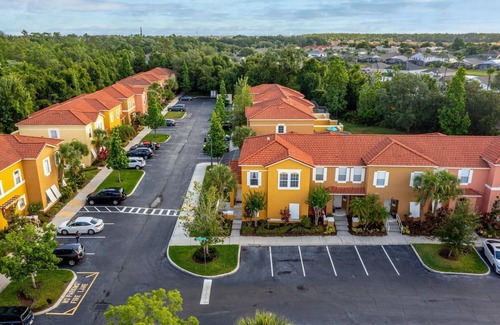 Kissimmee Condo | 101 Perfect Family Townhouse with Private Pool Near Disney & Water Parks!