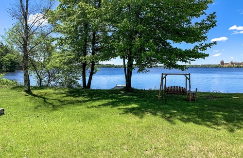 Tomahawk House | 101 Upper Lake Mohawksin Shores, 3 bed, 2 bath with master