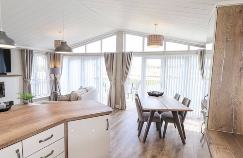 Grantham Cabin | 101 WATERS EDGE, with a garden in Marston, Lincolnshire