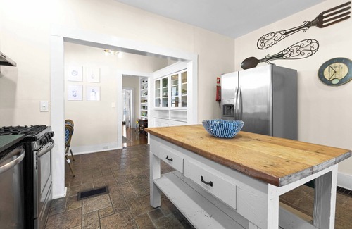 Central City House | 101 Year Old Southern Charmer ~HOT TUB~ Great Location
