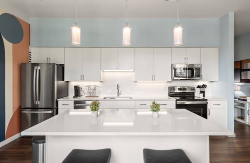 Edgehill Apartment | 1014 16th Ave S #304 (Crescendo-Phillip) - Pool, Rooftop Deck, City View, Gym + Gated Garage