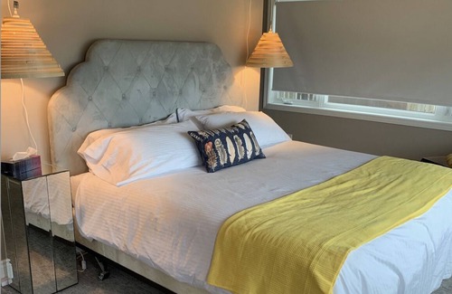 Port Elgin Hotel | 103 -Presidential Suite-Lake View 1 King+SOFA