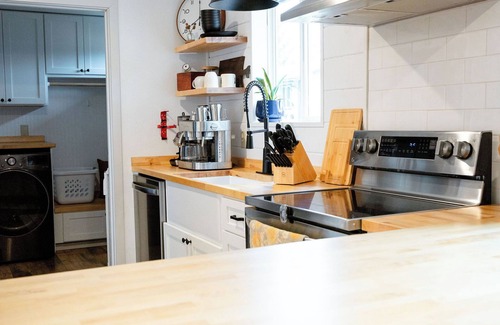 Sitka House | 105 Patterson Way - 3 bed, 1 bath