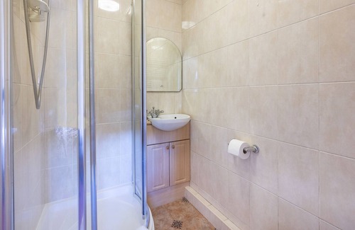 Batley House | 105 Setup for Your Most Relaxed & Amazing Stay + Free Parking + Free Fast Wifi