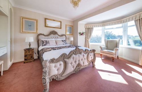 Batley House | 105 Setup for Your Most Relaxed & Amazing Stay + Free Parking + Free Fast Wifi