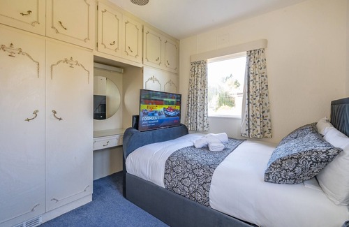 Batley House | 105 Setup for Your Most Relaxed & Amazing Stay + Free Parking + Free Fast Wifi