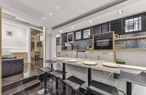 Quartier du Faubourg-Montmartre Apartment | 105-Suite Eliot - Superb Duplex in Paris