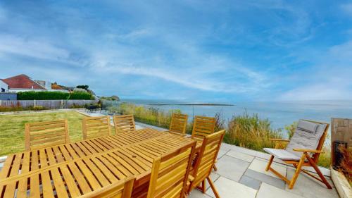 Penrhyn Bay House | 105 The Beach House