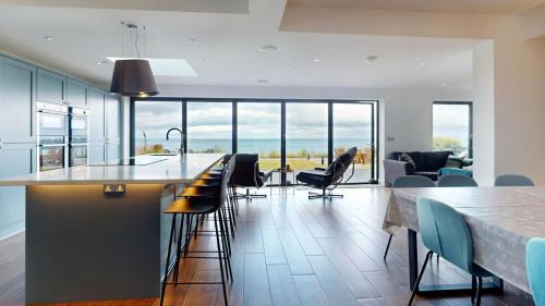 Penrhyn Bay House | 105 The Beach House