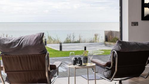 Penrhyn Bay House | 105 The Beach House