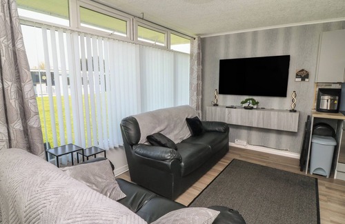 Chapel Saint Leonards Cottage | 106 CHERRY PARK, pet friendly, with a garden in Chapel St Leonards