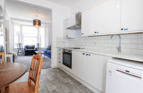 Hastings Cottage | 108 EMMANUEL ROAD, pet friendly, with a garden in Hastings