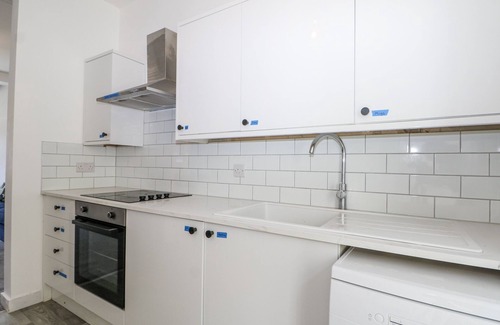 Hastings Cottage | 108 EMMANUEL ROAD, pet friendly, with a garden in Hastings