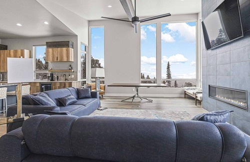 Woodmoor House | 10BR Grand Townhome w/ Multi Million Dollar Views