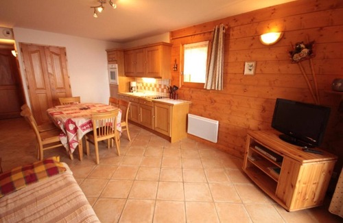 Bisanne 1500 Apartment | 10m from ski slopes, Ground floor, view exceptional, terrace, parking, tv, ski locker, 45m²