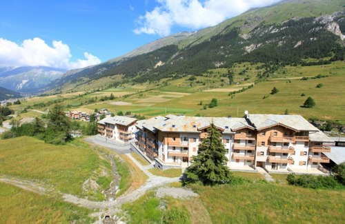 Val Cenis Apartment | 10m from ski slopes, terrace, parking, tv, ski locker, 40m², Val Cenis