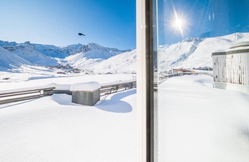 Tignes le Lac Apartment | 10m from ski slopes, 11st floor, tv, ski locker, 80m², Tignes