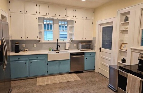 Riverside House | 10min->Jags Stadium, King BR, W/D, Free Parking