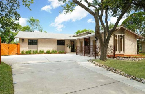 Blossoms Park House | 10Mins to airport
