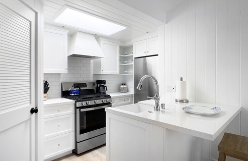 Laguna Beach Cottage | 11/16 to 1/5 SPECIAL 90/nt GORGEOUS COTTAGE! 1 BLOCK TO THE BEACH!