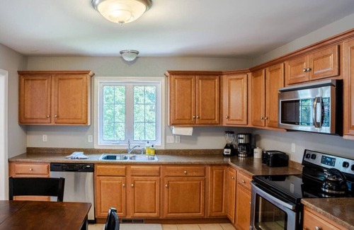 Plainville House | #11 -* 4 Bedrooms, 3 Baths! Sleeps up to 10