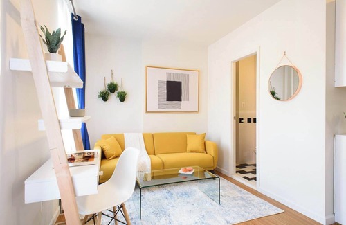 Ukrainian Village Apartment | 11-4 Renovated 1br in East Village
