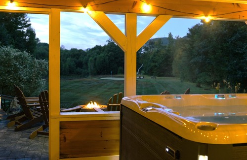 North Woodstock House | 11 Acre Estate ~ Guest House ~ Private Golf Course ~ River & Pond ~ Hot Tub