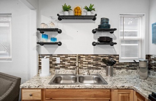 Roosevelt Condo | 11 Chelsea Place On The Park, In Heart Of Downtown