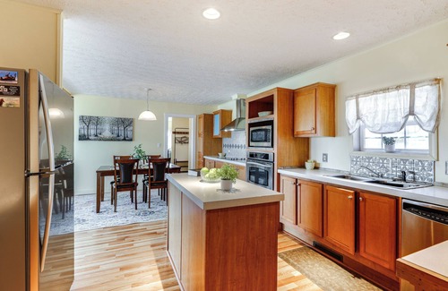Atlantic House | 11 Mi to Chincoteague: Atlantic Home w/Decks!