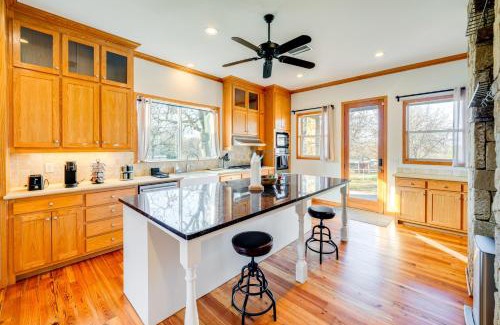 Little Elm House | 11 Mi to Downtown Denton Spacious Ranch Retreat