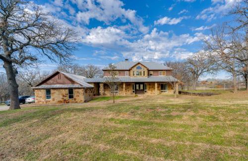 Little Elm House | 11 Mi to Downtown Denton Spacious Ranch Retreat