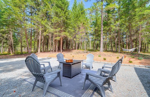 Athol Apartment | 11 Mi to Lake Pend Oreille: Wooded Cabin Escape!
