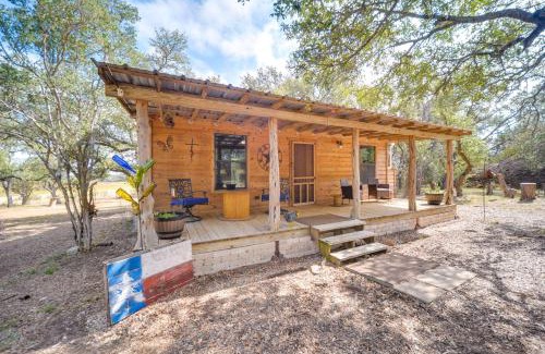 Johnson City Apartment | 11 Mi to LBJ State Park - Couples Cabin Retreat!