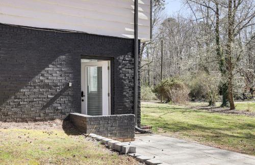 Marietta Apartment | 11 Mi to Marietta Square Modern Apt with Yard!