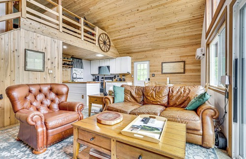 Shenandoah Cabin | 11 Mi to Massanutten: 'Shenandoah River Chalet'