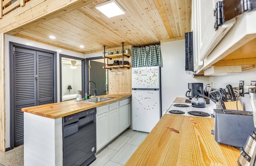 Shenandoah Cabin | 11 Mi to Massanutten: 'Shenandoah River Chalet'