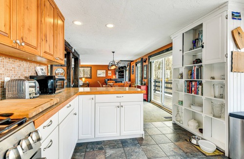 Roxbury House | 11 Mi to Sugarbush: Eclectic Ski House w/Hot Tub!