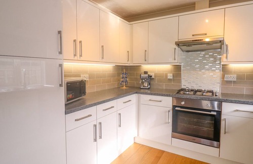 Padstow Cottage | 11 PENDARVES, pet friendly, with a garden in St Merryn