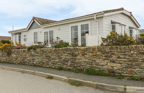 Padstow Cottage | 11 PENDARVES, pet friendly, with a garden in St Merryn