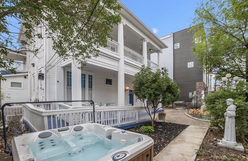 Tobin Hill House | 11 rooms and 7.5 bathrooms Victorian Mansion North Downtown with Jacuzzi/Parking
