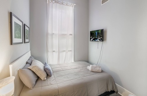 Tobin Hill House | 11 rooms and 7.5 bathrooms Victorian Mansion North Downtown with Jacuzzi/Parking
