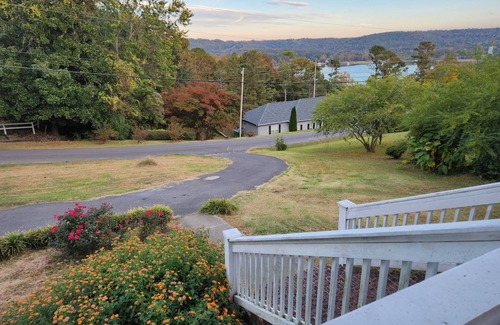 Guntersville House | 11. Spacious Lakeview home, King bed, minutes to downtown, shopping, boat ramps