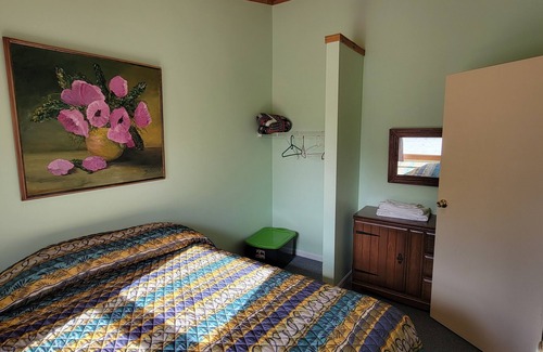 Oscoda Resort | #11 Thomas' Parkside Cottages, 1BR Beachfront w/Huron views, Downtown location