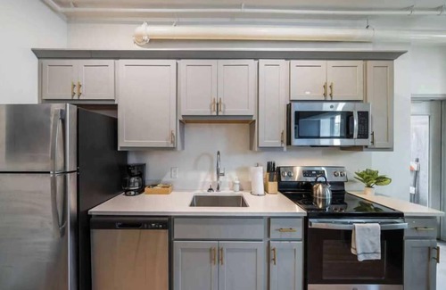 Downtown Louisville Apartment | 11-Unit Cozy Loft w/Free Parking | Med District