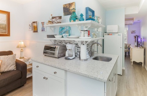 Isle of Palms Condo | #110 Picture Perfect Studio w Sleeper Sofa & Pool