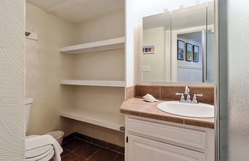 Norfolk Apartment | 110 Year Old Beach House - Hot Tub/Sauna/Grills!