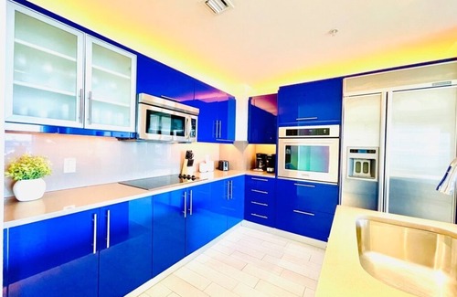 Central Beach Apartment | 1106-Beachfront-Gym-Downtown-Main strip-Oceanview-Pool-Stunning views